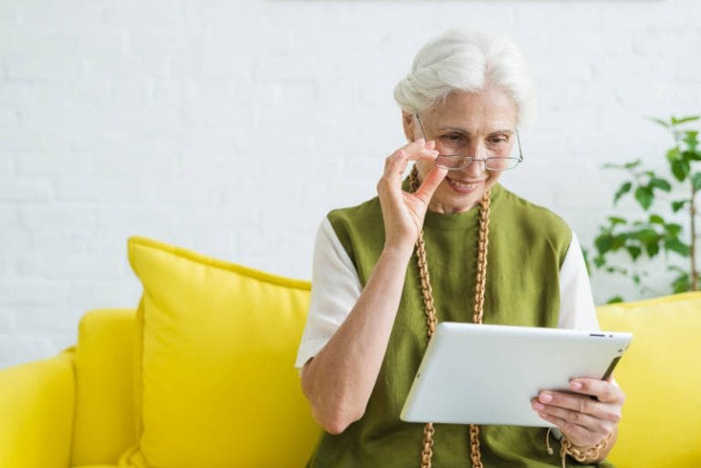 Retiree sharing online income 2025 via affiliate links