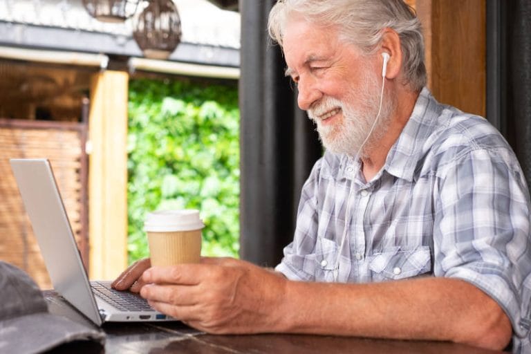Retiree earning retiree online earnings with social media